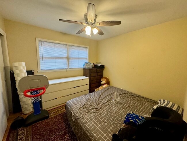 Building Photo - 1465 N Northwest Hwy