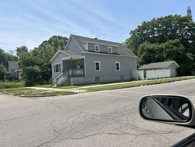 Primary Photo - 12200 S Lowe Ave