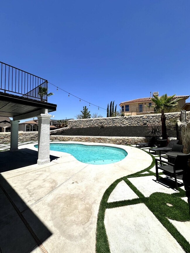 Building Photo - 301 Lienege Rene Ct