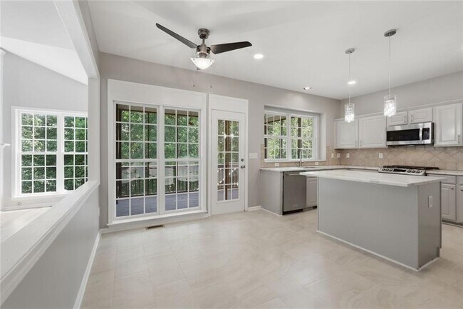 Building Photo - 770 Glastonbury Ct