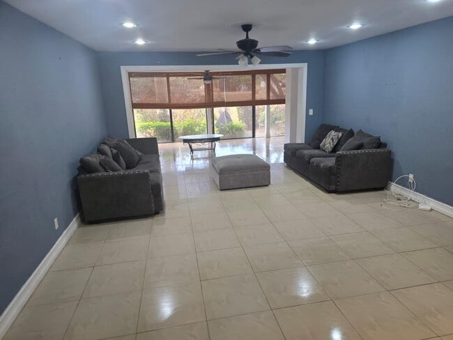 Building Photo - 4360 Fountains Dr