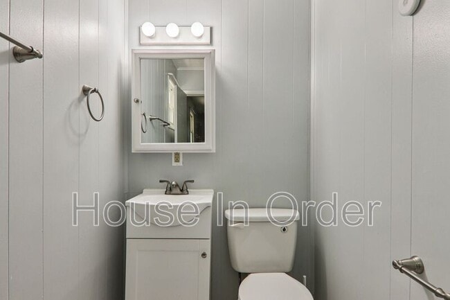 Building Photo - 325 Comet Dr