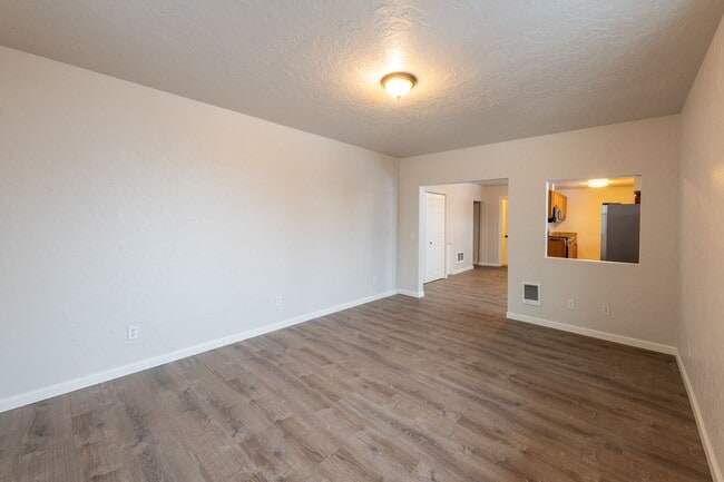 Building Photo - 425 N 7th Ave