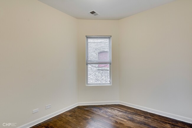 Building Photo - 2655 W Leland Ave