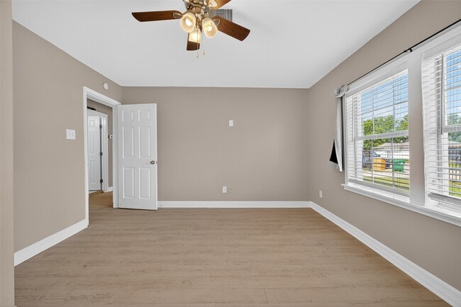 Building Photo - 5714 Southwind St