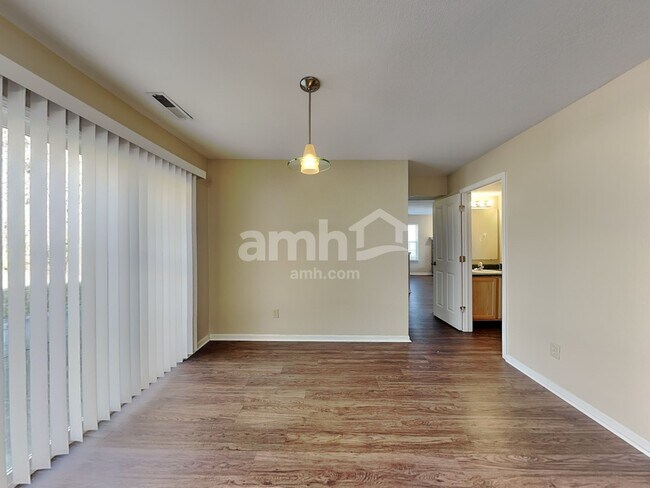 Building Photo - 10534 Aspen Dr