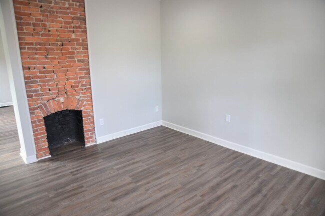 Building Photo - 565-567 E Deshler Avenue