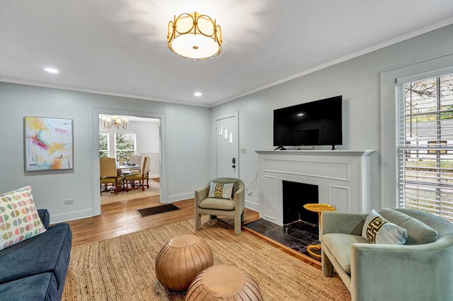 Building Photo - Charming 3 Bedroom Home in Historic District