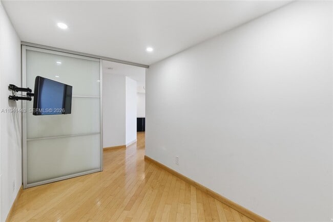 Building Photo - 3598 Yacht Club Dr