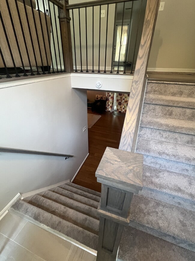 Building Photo - Spacious Multi-Generational Home on 3 Acre...