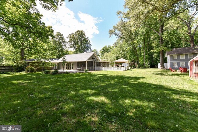 Building Photo - 14 Oak Ln