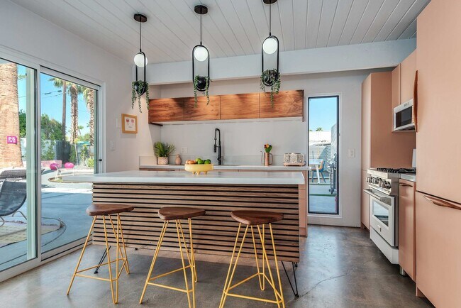 Building Photo - Retro Chic Oasis Saltwater Pool, Spa & Mnt...