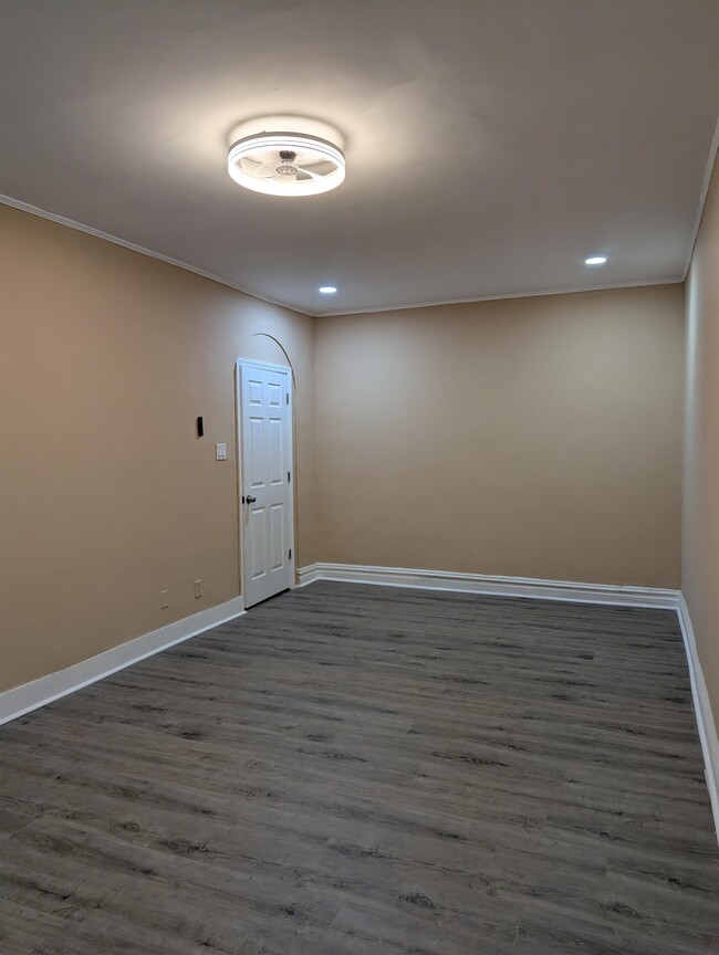 Building Photo - 821 Bergen Ave