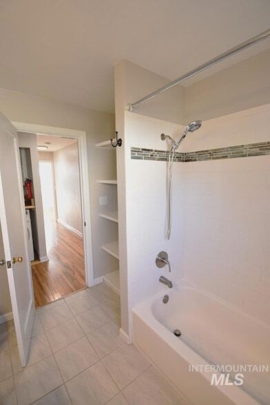 Building Photo - 1327 S Leadville Ave