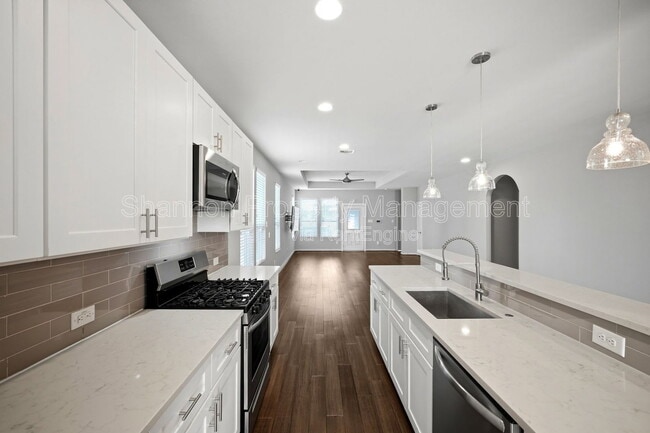 Building Photo - 605 Dumble St