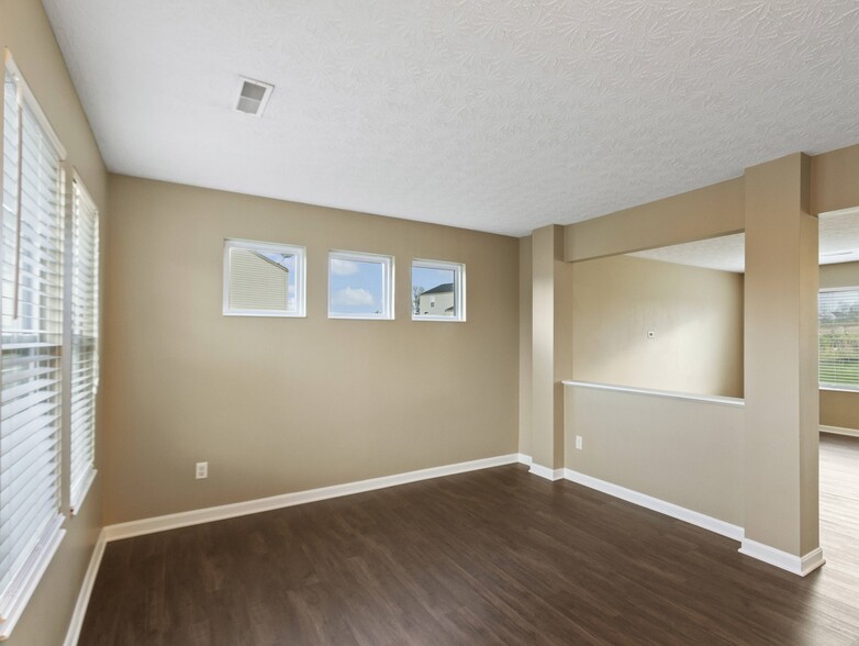 Building Photo - 5877 Hayden Dr