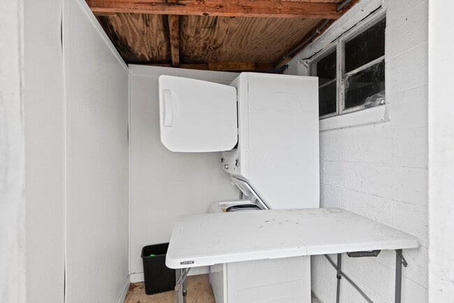 Building Photo - Quaint 1 bedroom cottage in Fort Walton Be...