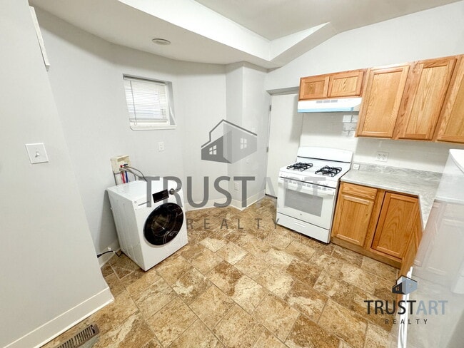 Building Photo - 2515 N Natrona St