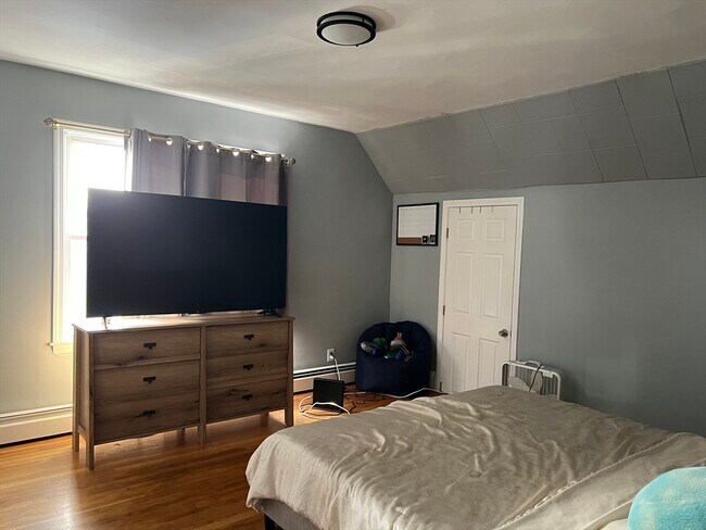 Building Photo - 7 Beacon St