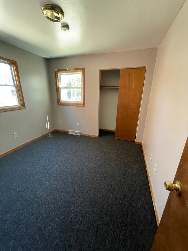 Building Photo - 8809 W Villard Ave