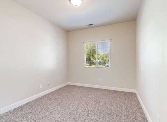 Building Photo - Four bedroom/2-bath home with 2-car garage
