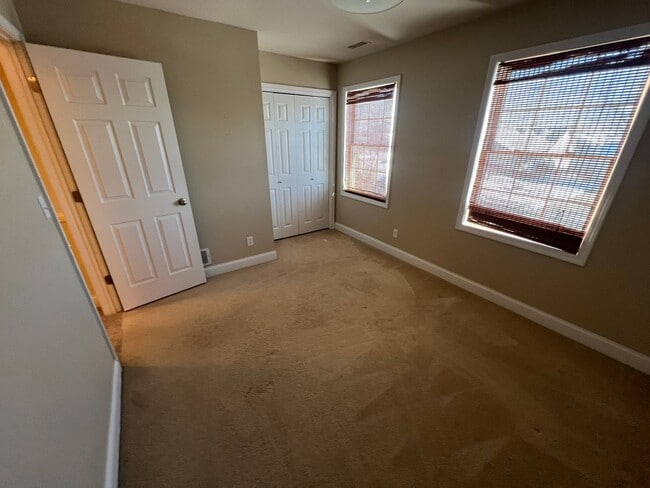 Building Photo - Great family home next door to Edwards Elementary in west Ames-4 bedroom 3 1/2 baths, 2 car garag...