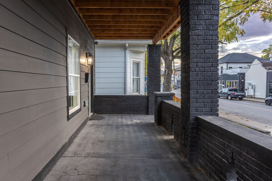 Building Photo - 1523 S East St