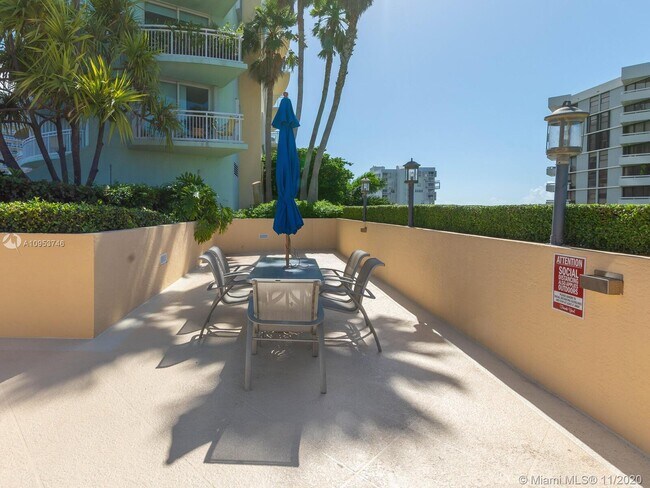 Building Photo - 2475 Brickell Ave