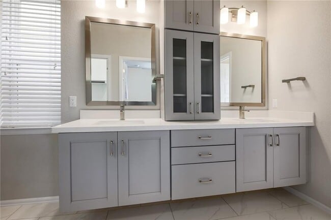 Building Photo - 10303 Oldham Cv