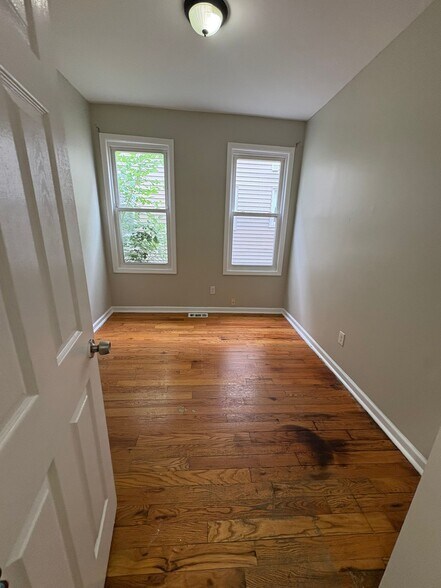 Building Photo - 19-21 Schuyler Ter