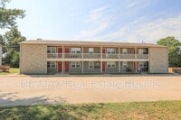Building Photo - 1820 W Twin Springs St