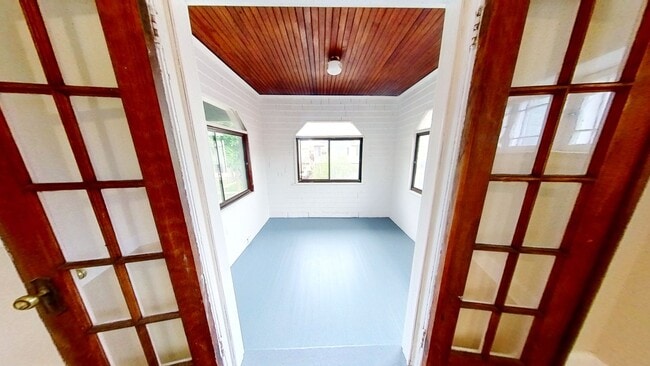 Building Photo - 96 Laburnam Crescent
