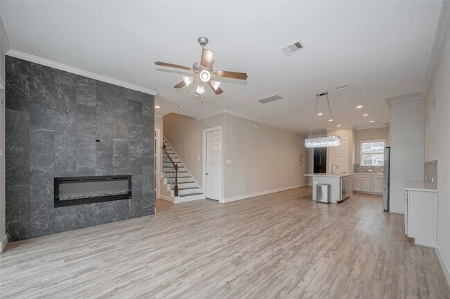 Building Photo - 10014 Granary Dr