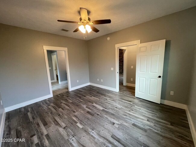 Building Photo - 5307 Seneca Ln