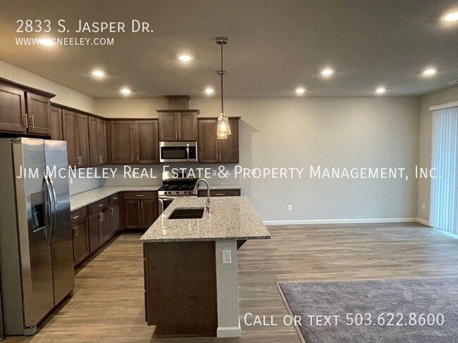 Building Photo - 2833 S Jasper Dr