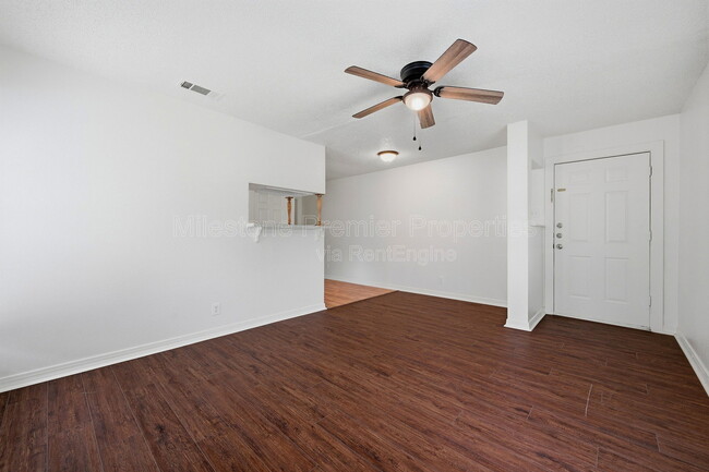 Building Photo - 1703 W Elm St