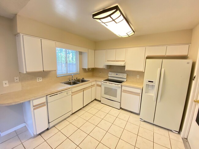 Building Photo - 603 Pheasant Ave
