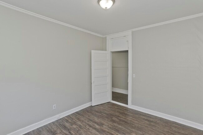 Building Photo - 116 Fort Pleasant Ave