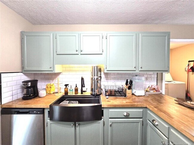 Building Photo - 6873 Brasswood Dr