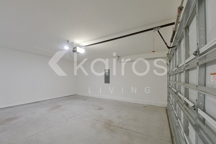 Building Photo - 8620 SW 43rd Ter