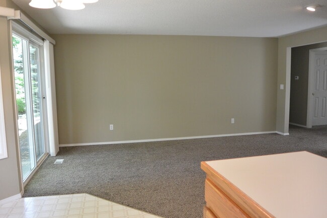 Building Photo - 9404 NE 26th Ct