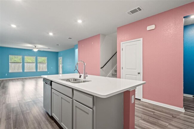 Building Photo - 204 Jordan Vly Dr