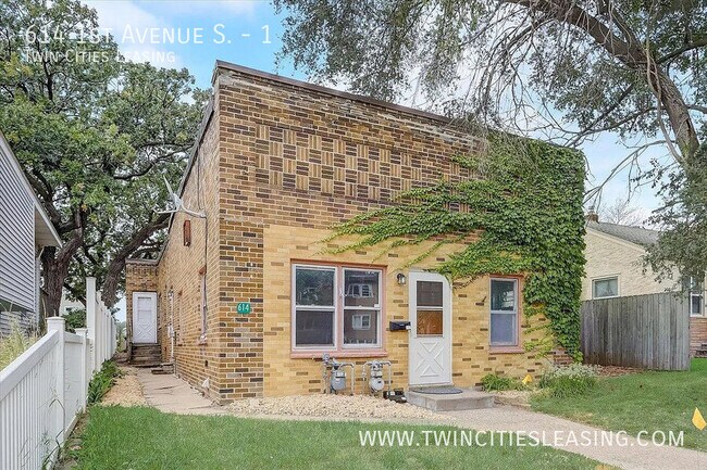 Building Photo - 614 1st Ave S
