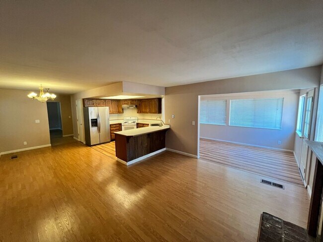 Building Photo - Three Bedroom Single Story SE Reno Home
