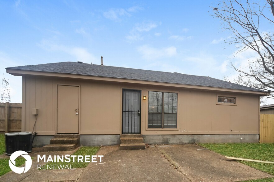 Building Photo - 6525 Bald Cypress Cove