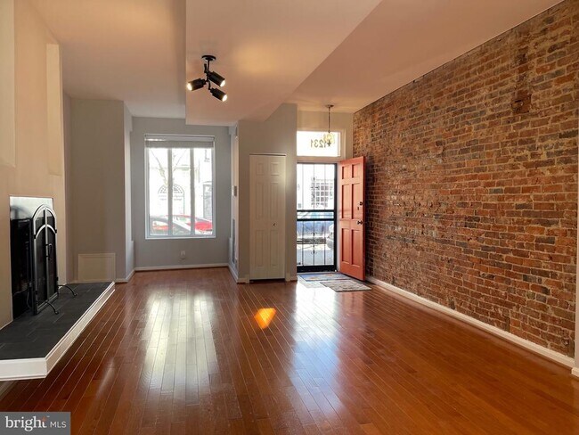 Building Photo - 1231 Linden Pl NE