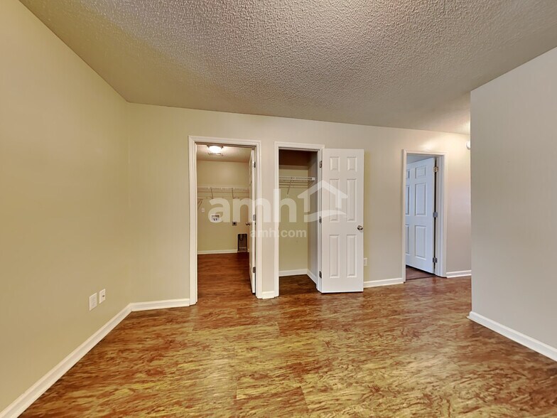 Building Photo - 110 Tyron Rd