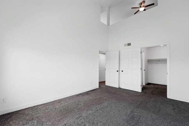 Building Photo - Stylish Dobson Glen Townhome | Updated Kitchen, Loft & Pool Access