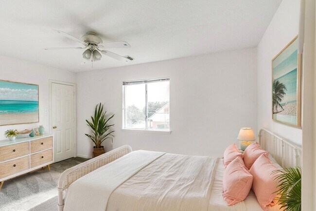 Building Photo - 1702 River Trail