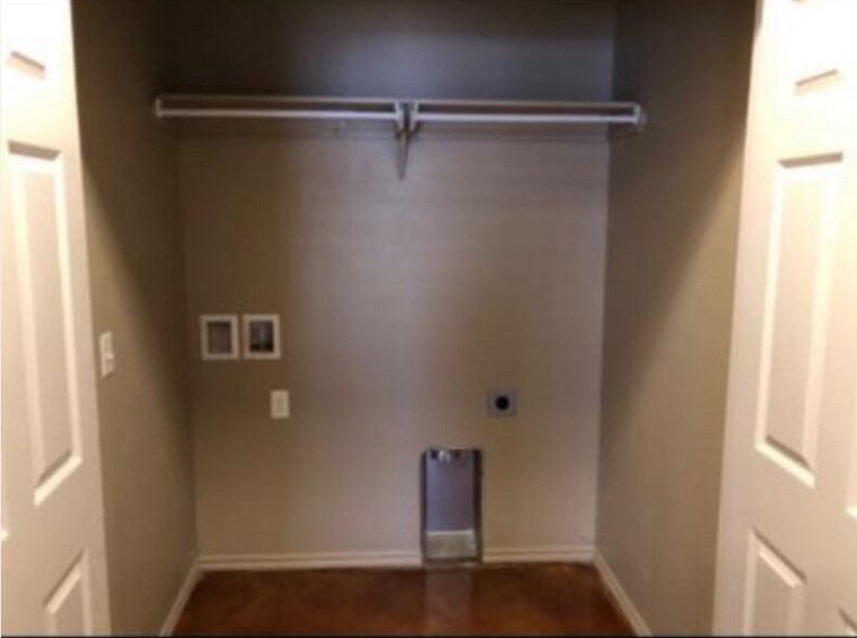 Building Photo - 1824 Post Oak Rd